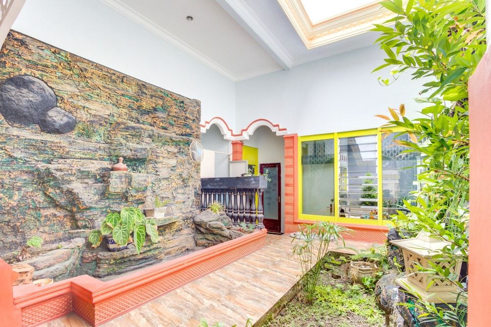 OYO 3074 Orange Inn 2 estrellas en Madiun