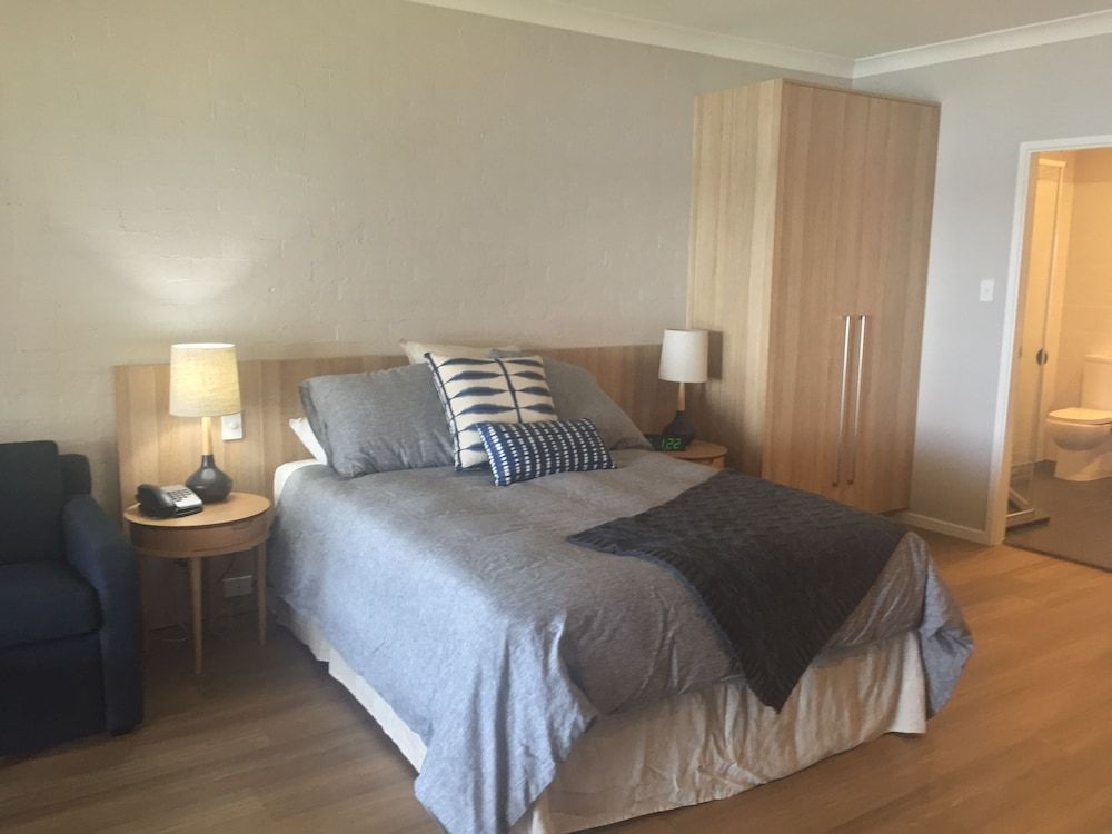 Moby Dick Waterfront Resort Motel 3