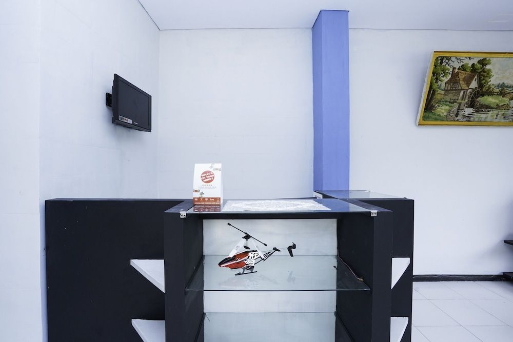 OYO 2493 Lotus Hotel Syariah 2