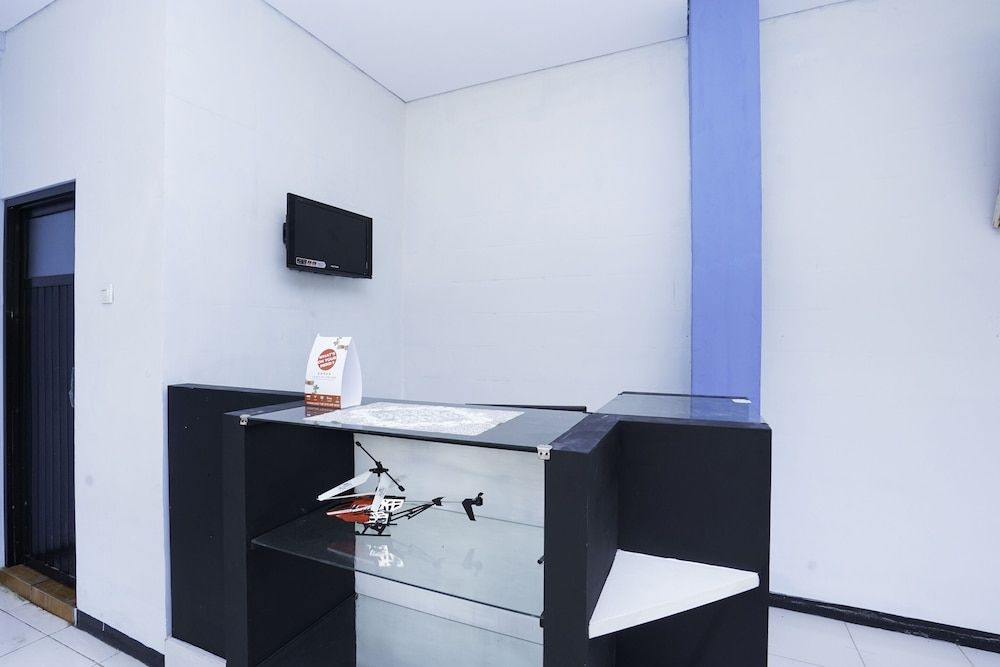 OYO 2493 Lotus Hotel Syariah 3