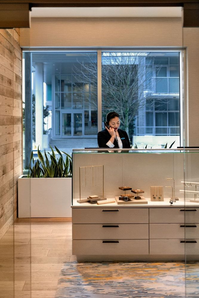 Seaside Hotel North Vancouver 2