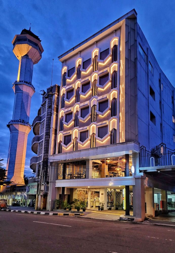 Hotel 88 Alun Alun 1