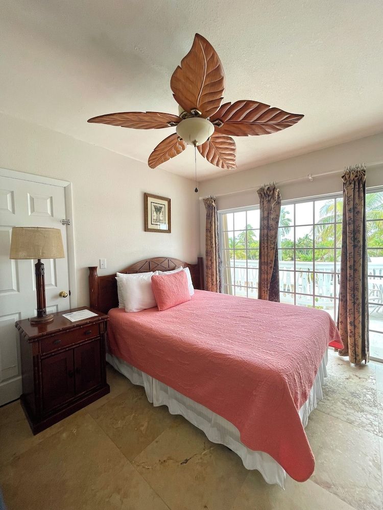 Coconut Cove Resort and Marina 3