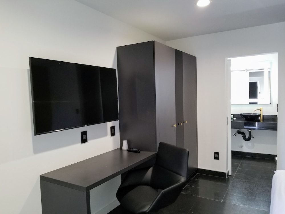 Glen Capri Inn & Suites - Burbank Universal 3