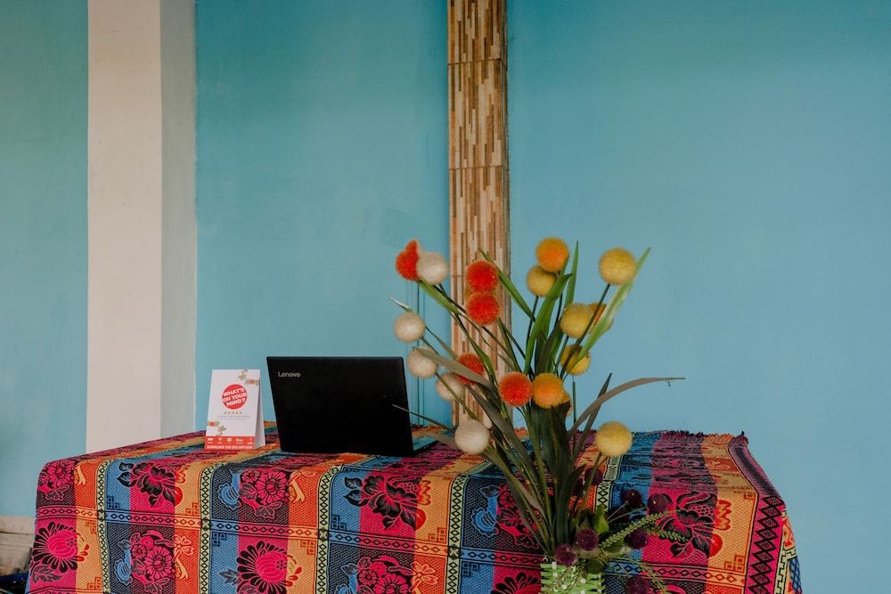 OYO 1784 Hj. Aniek Residence 3