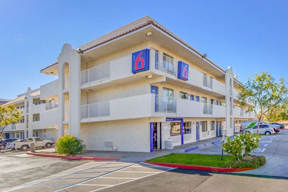 Motel 6 Phoenix, AZ - West 2 estrellas en Phoenix