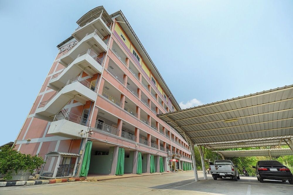 Chompoo Inn 2 estrelas em Nakhon Pathom