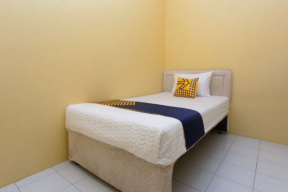 SPOT ON 2830 Azka Guest House Syariah 3