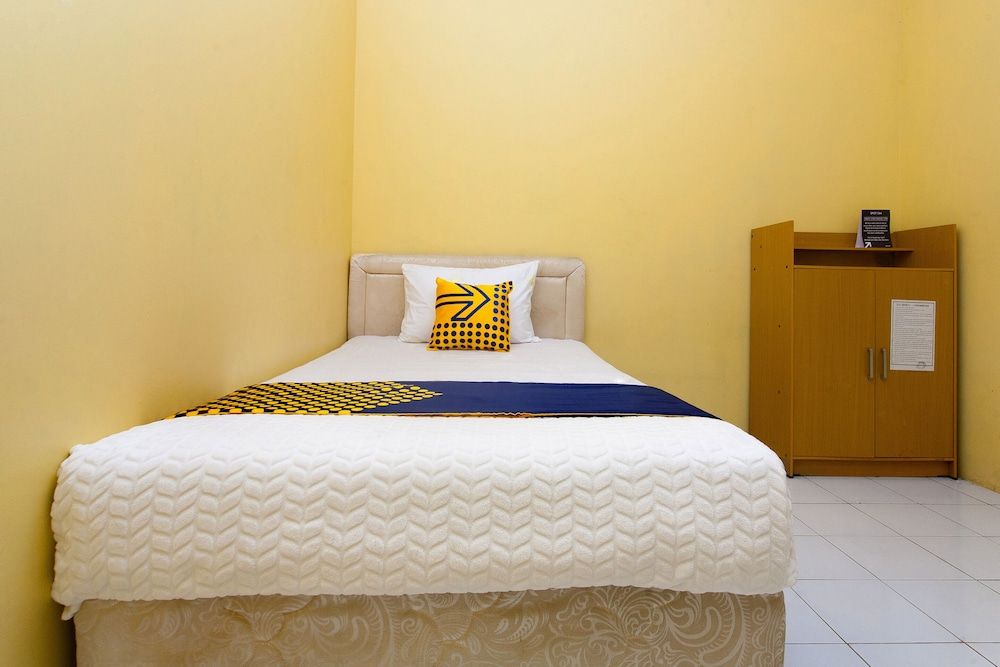 SPOT ON 2830 Azka Guest House Syariah 2