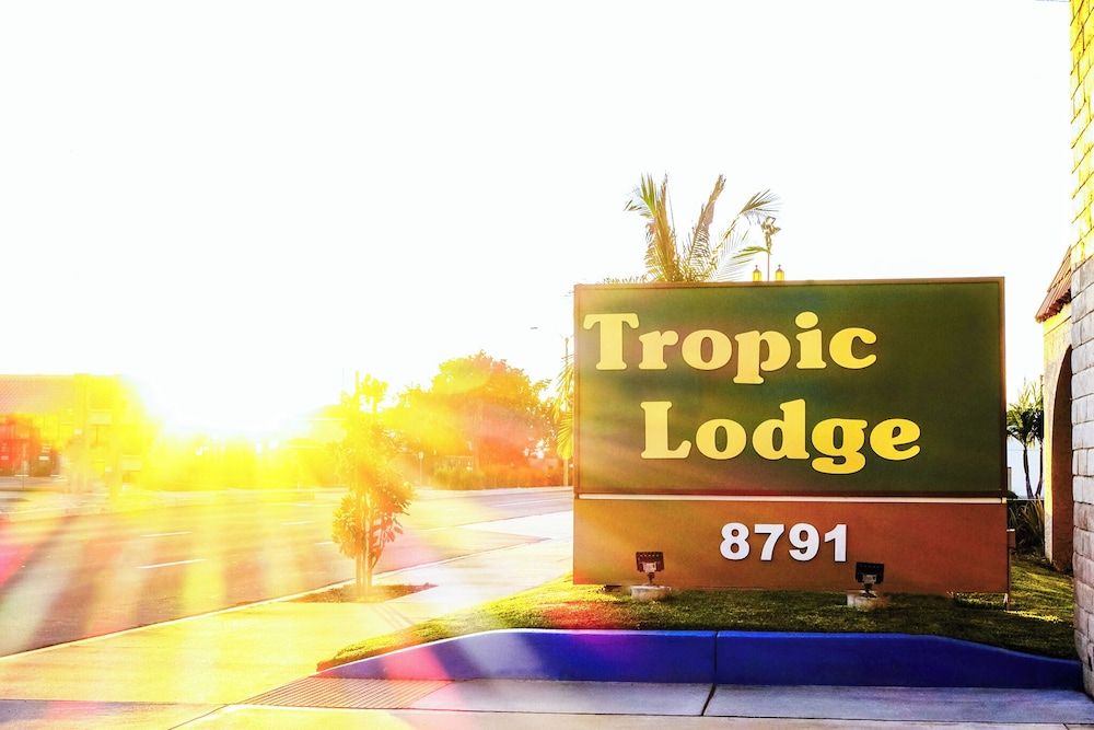 Tropic Lodge 2