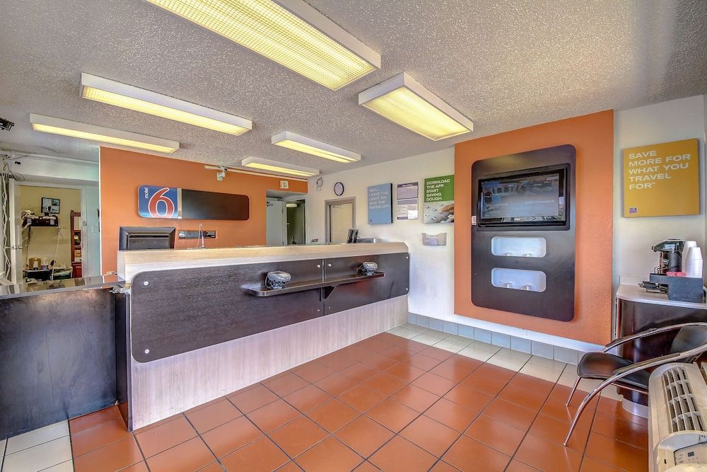 Motel 6 San Antonio, TX - Fort Sam Houston 3