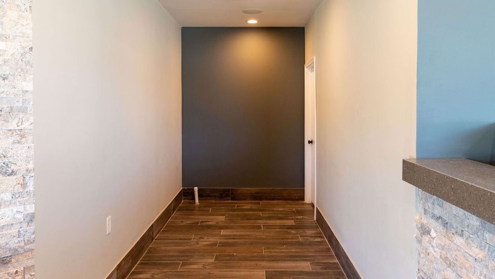 Magnuson Extended Stay and Suites Airport Hotel 3