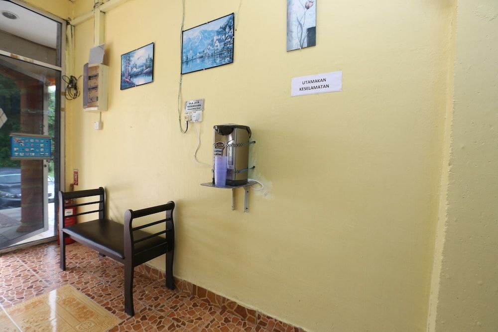 OYO 89819 Raz Hotel Kelulut 2