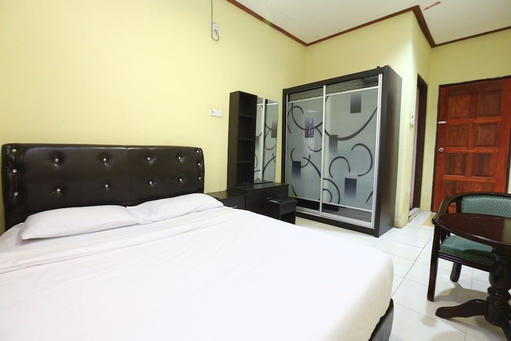 OYO 89819 Raz Hotel Kelulut 1