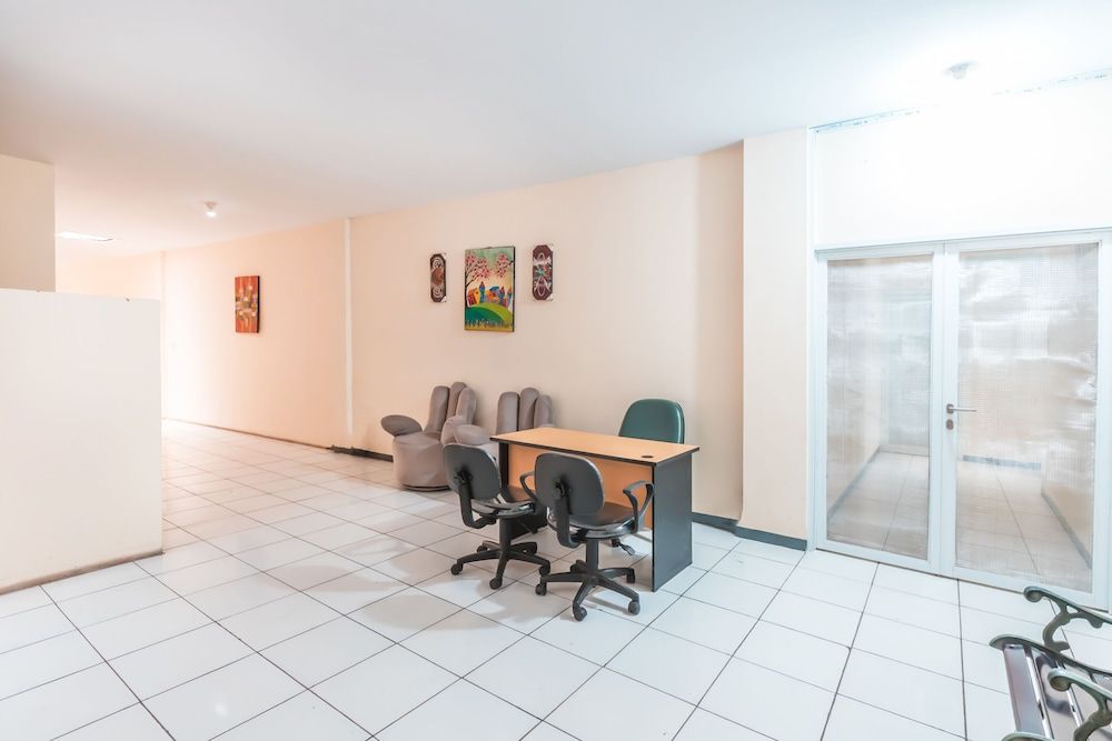 Super OYO 1868 J&b Room Pramuka 2