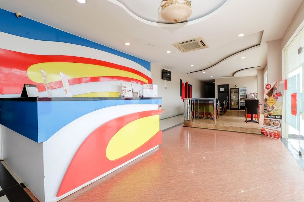 Blitz Hotel Batam Near Sultan Mahmud Ri'ayat Shah Mosque 3