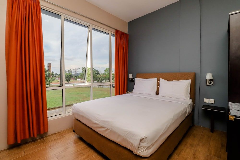 Blitz Hotel Batam Near Sultan Mahmud Ri'ayat Shah Mosque 1