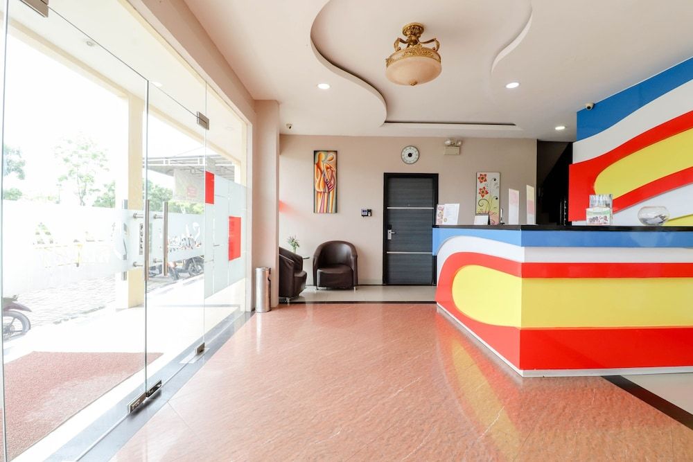 Blitz Hotel Batam Near Sultan Mahmud Ri'ayat Shah Mosque 2