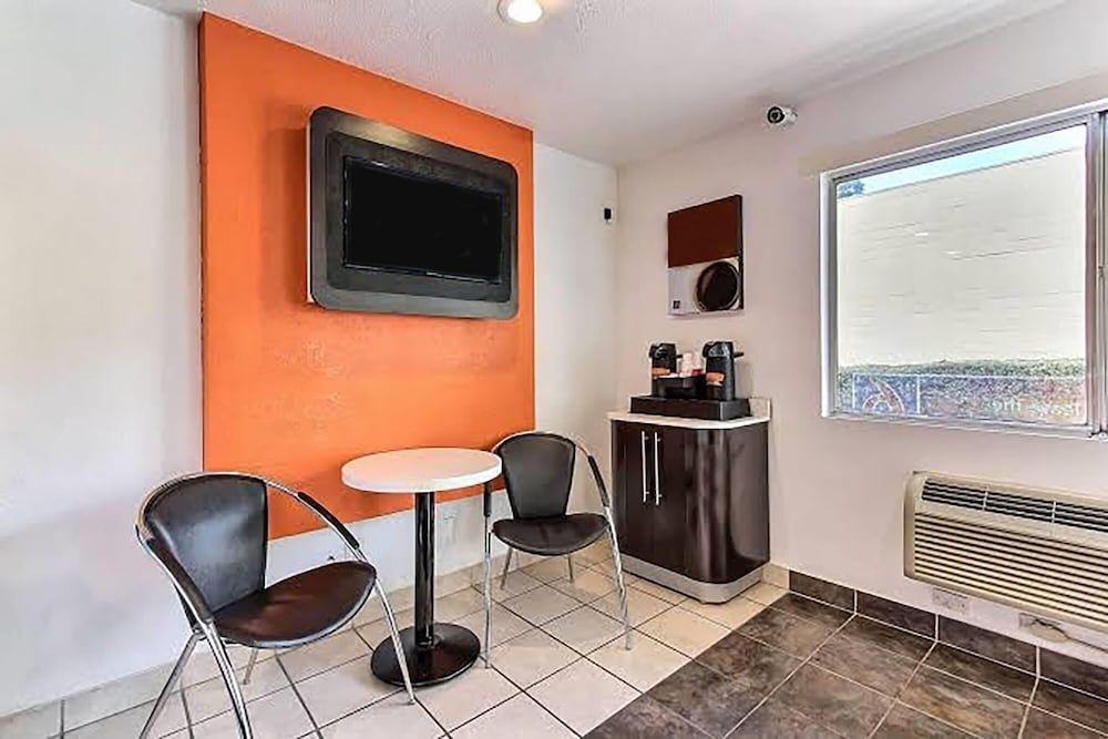 Super 8 by Wyndham Santa Clara 2