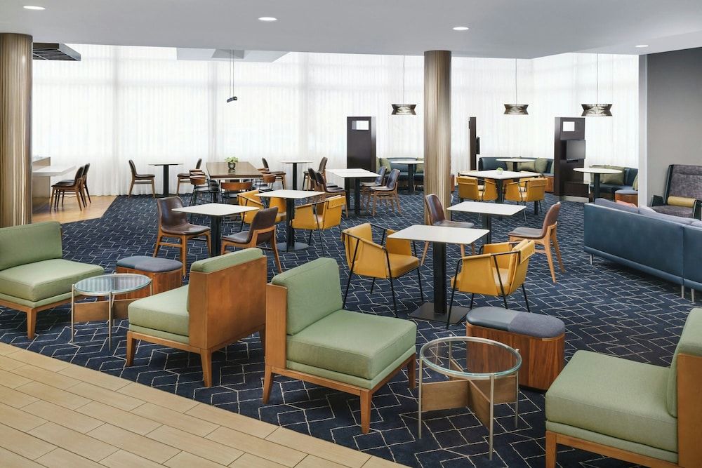 Courtyard by Marriott Los Angeles Woodland Hills 2