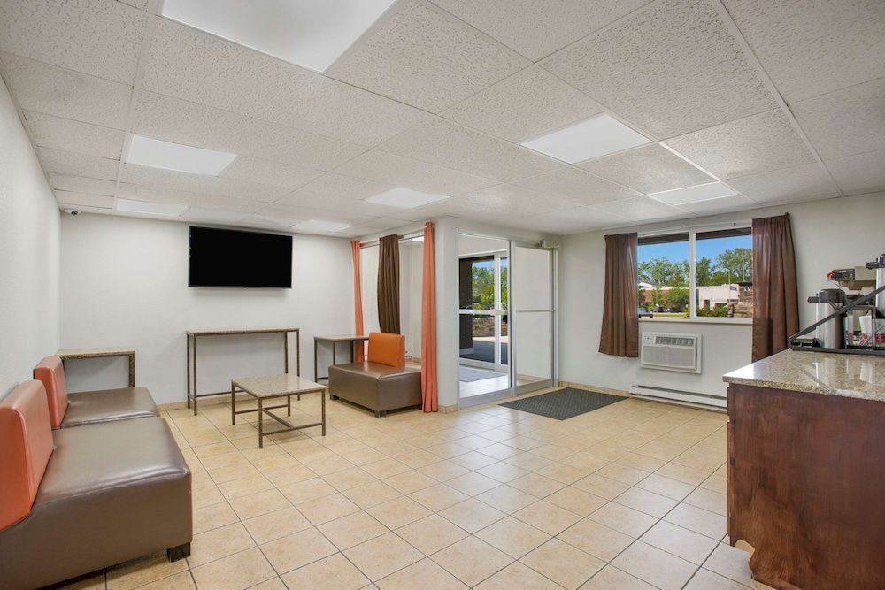 Rodeway Inn & Suites Grand Rapids Southeast 2