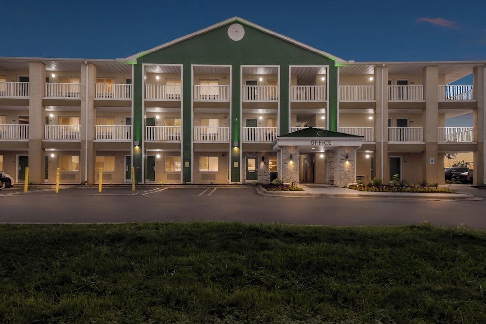 HomeTowne Studios by Red Roof Detroit - Livonia 2 estrelas em Livonia