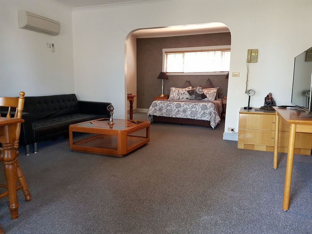 Swaggers Motor Inn 2