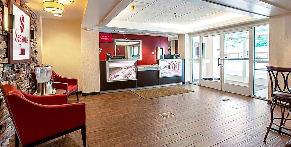 Seasons Inn Traverse City 3