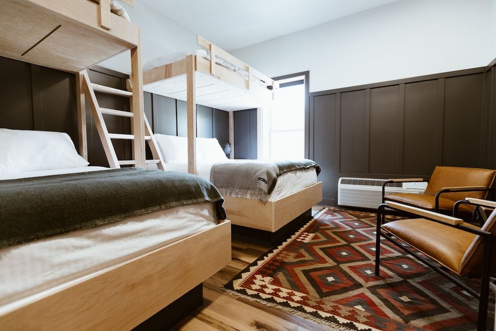 The Flying Steamshovel Inn 3