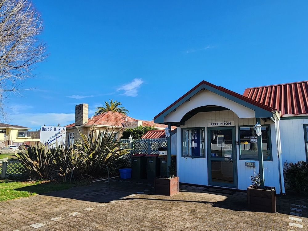 PURE Motel & Guest House 3