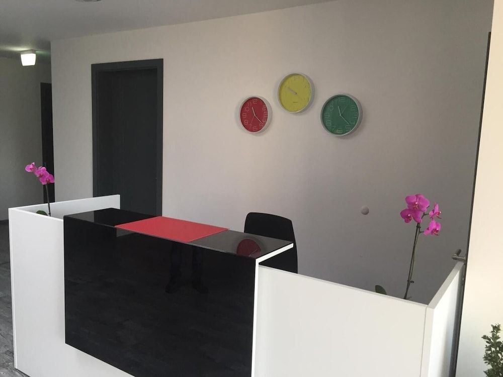 Sunnys Hotel & Residence 3