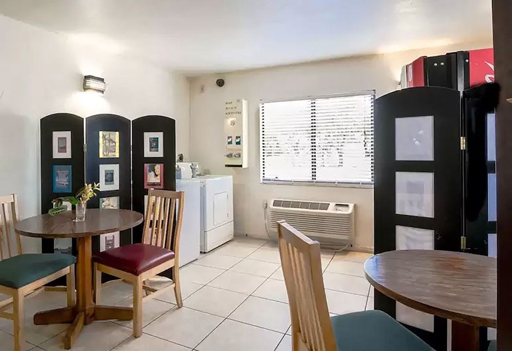 OYO Waterfront Hotel - Cape Coral/Fort Myers, FL 2