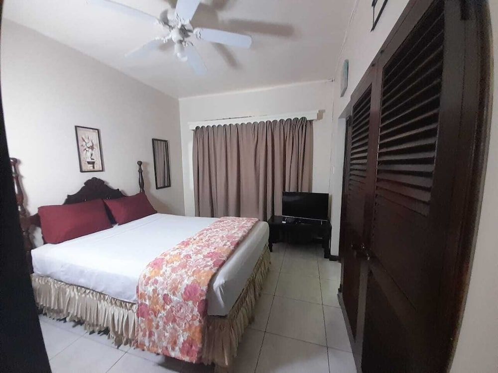 Comfort Kingdom Villa Bed & Breakfast 2