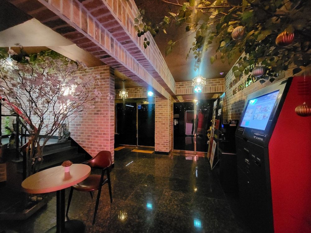 GoldenRoot Hotel in Gimhae 2