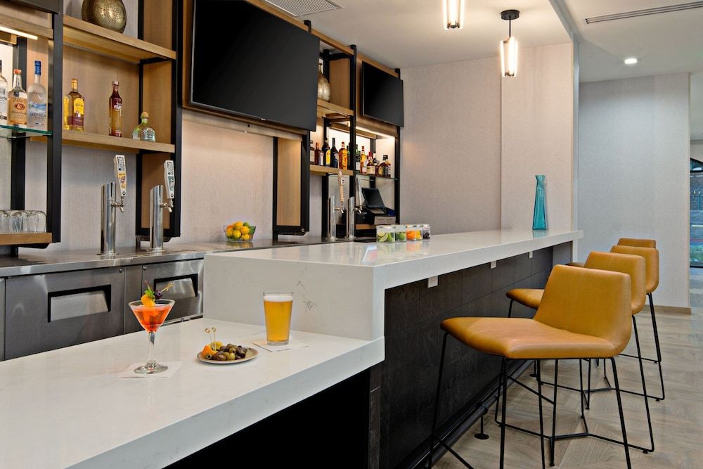 SpringHill Suites by Marriott Valencia 2