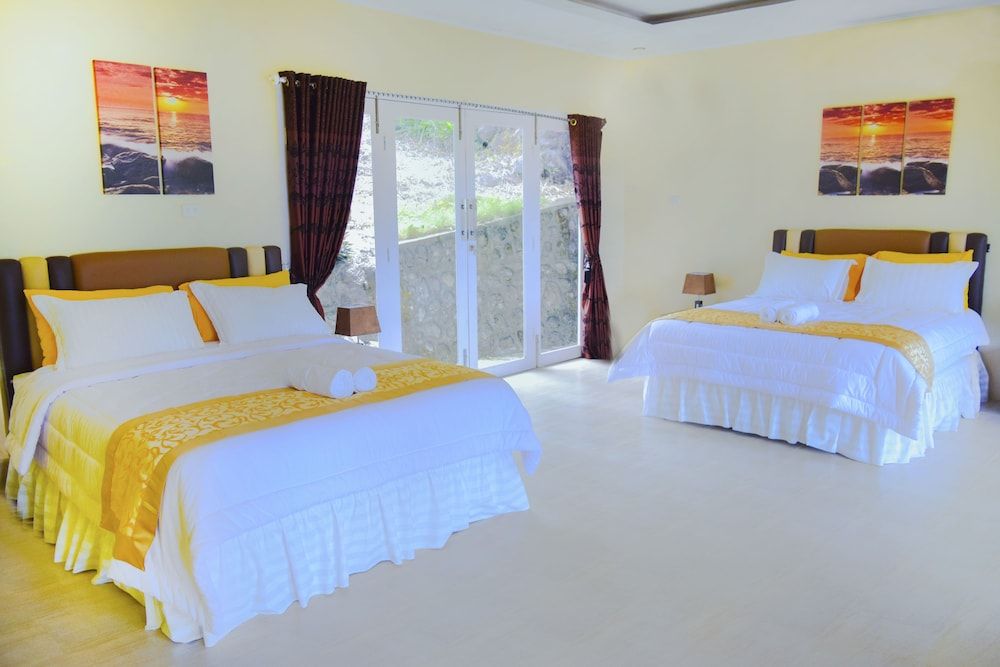 The Hawk's Nest Resort 2