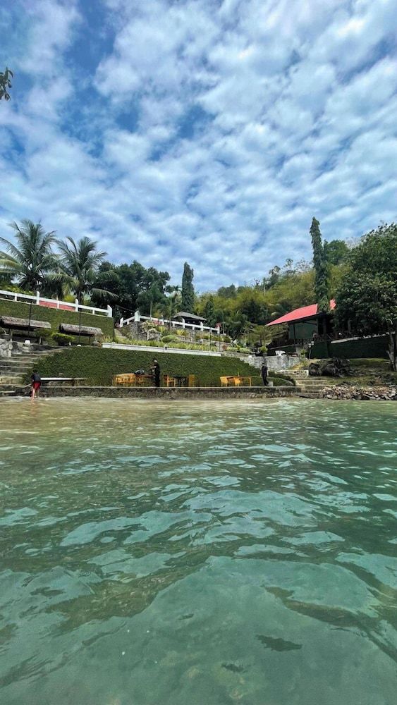 The Hawk's Nest Resort