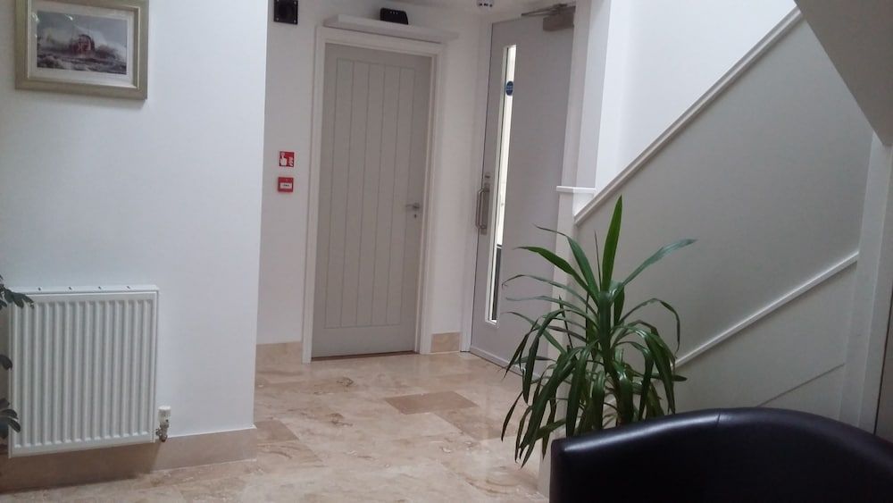 Tirah Bed and Breakfast 2