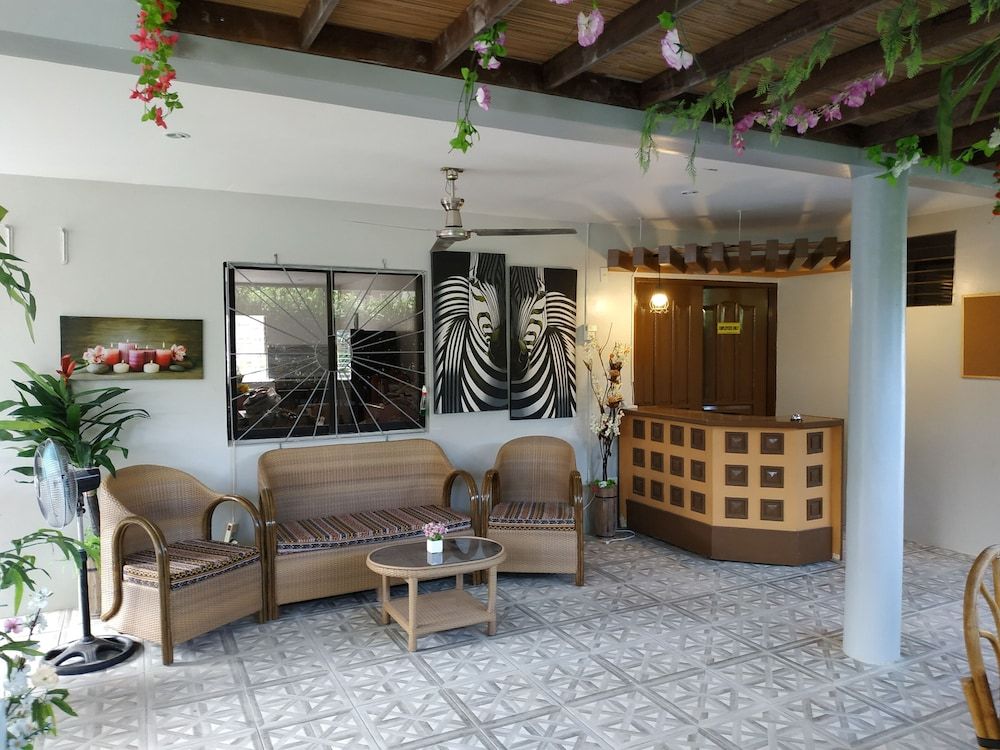 Hotel Sisters Inn  Moalboal