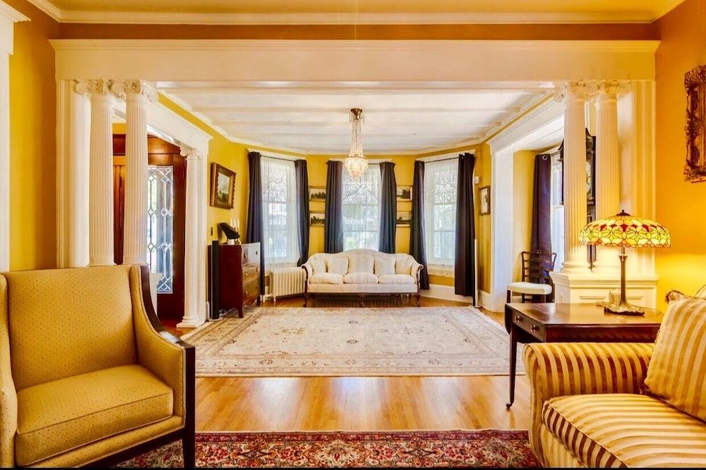 1000 Islands B&B – The Bulloch House