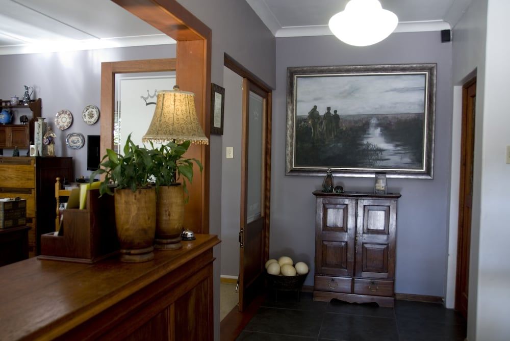 The Crown Guesthouse 2