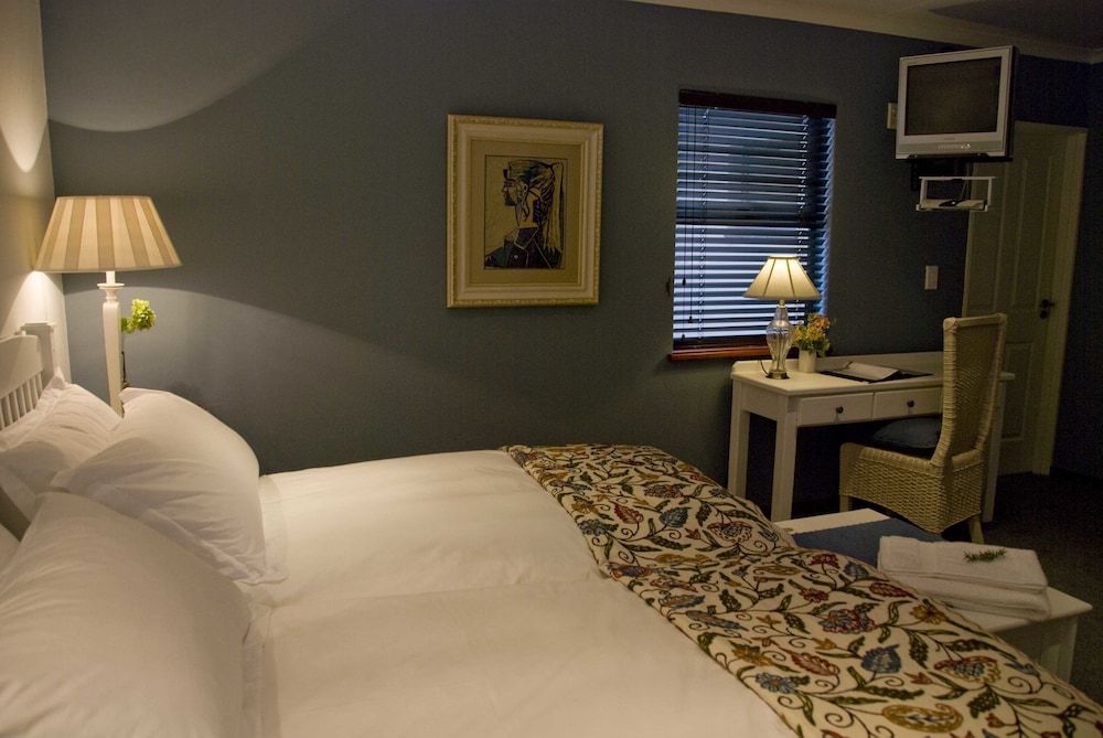 The Crown Guesthouse 3