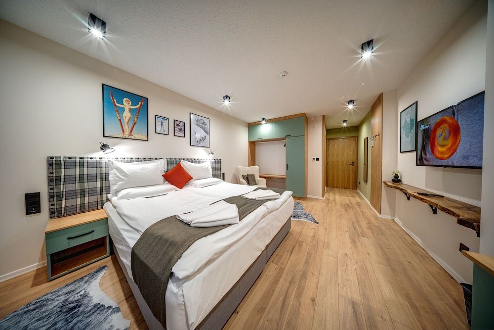 Mountain Lake Hotel 3