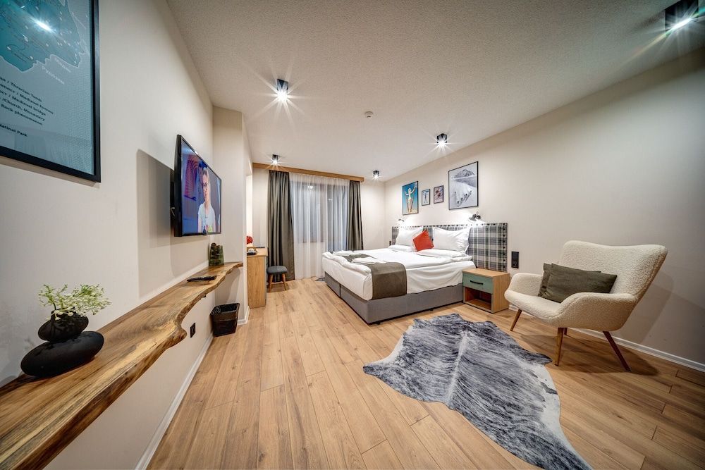 Mountain Lake Hotel 2