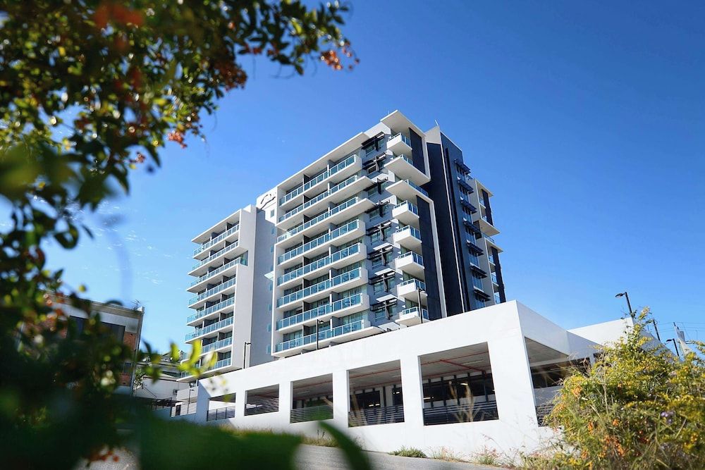 Oaks Gladstone Grand Hotel 1