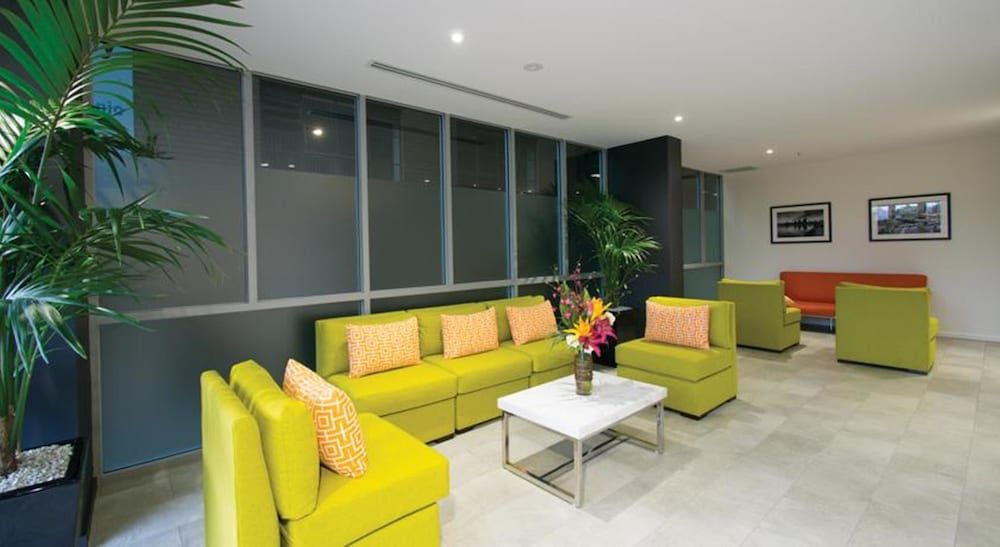 Oaks Melbourne South Yarra Suites 3