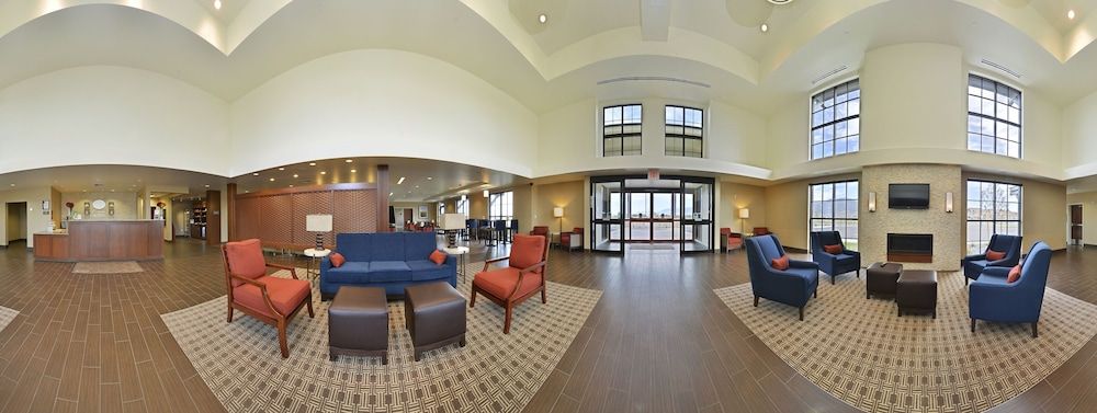 Comfort Suites Airport - University 2