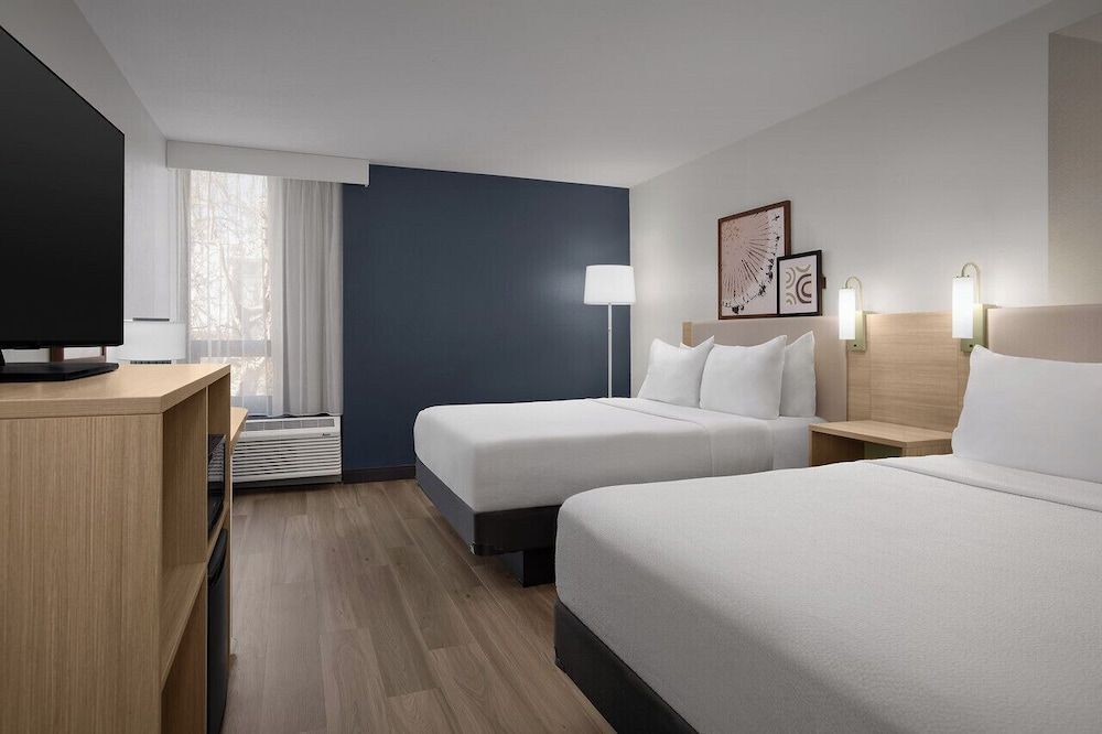 Spark by Hilton Denver East I 70 3