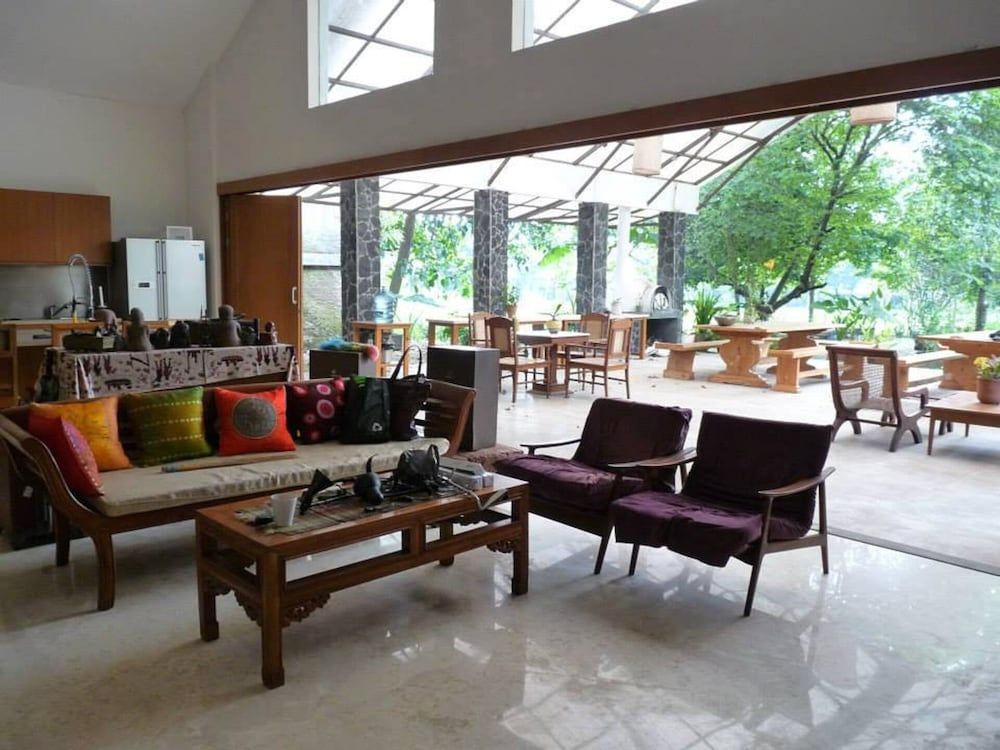 Ronia Mountain Villa Lembang 2