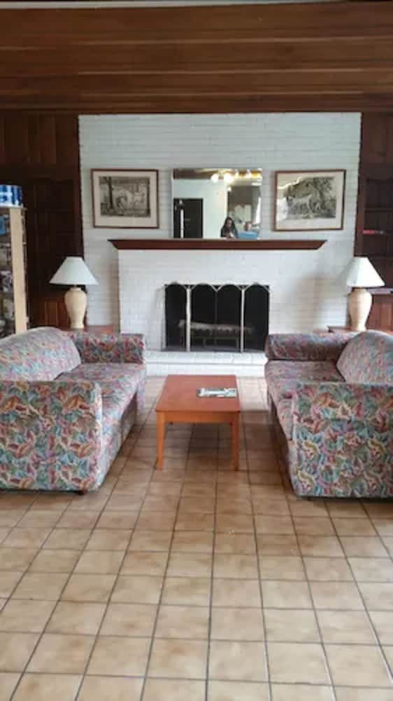 The Virginia Lodge 2